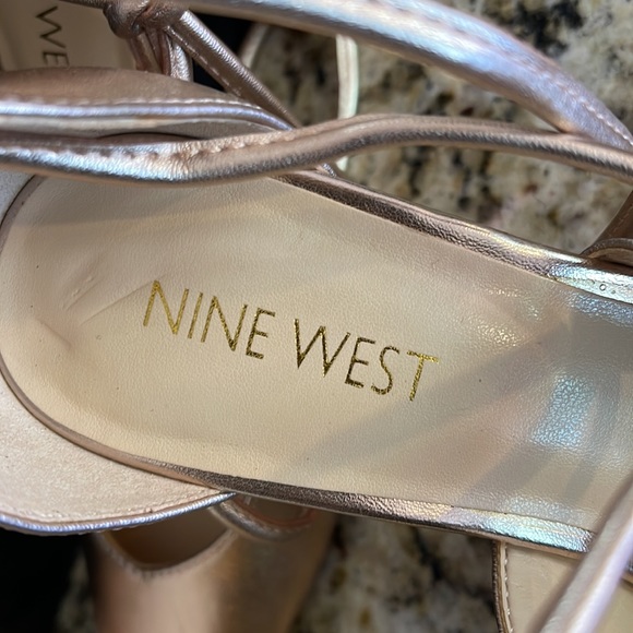 Nine West Ladies Pumps - Picture 4 of 6